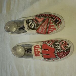 Vans Custom‎ Kicks University of Wisconsin Slip-On Sz. M 7.5 W 9 Shoes Sneakers